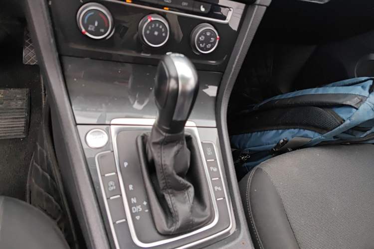 Used Volkswagen Golf 2020 Zhiai Edition 200TSI DSG Comfortable & Ambitious Version Gear Lever