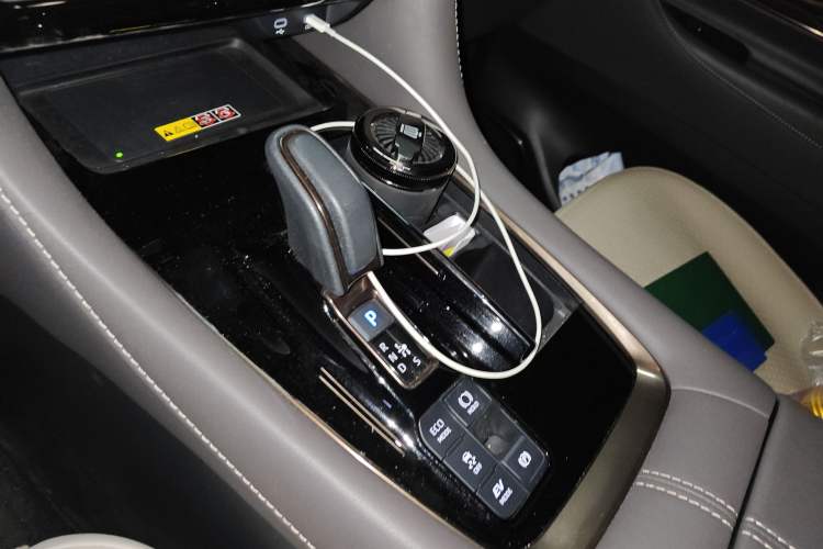 Used Toyota Vellfire 2024 Crown Dual-Engine 2.5L Ultimate Edition
