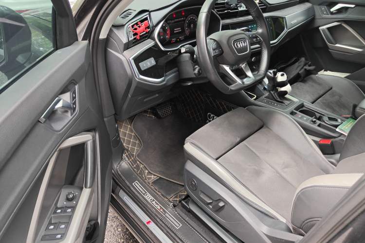 Used Audi Q3 2023 35 TFSI Fashion Dynamic Model (1.4T)
