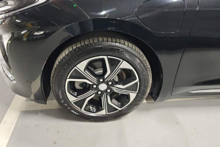 Used Hongqi E-QM5 2023 Revised Version Basic Travel Edition Left Front Wheel Hub