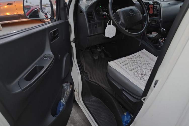 Used Jinbei Express 2019 2.0L Standard Version China VI 1TZS Interior 3