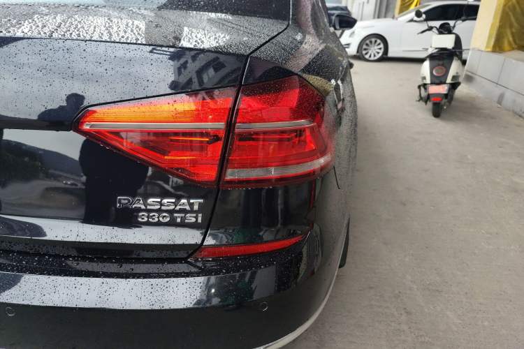 Used Volkswagen Passat 2016 330TSI DSG Luxury Edition Right Rear Taillight