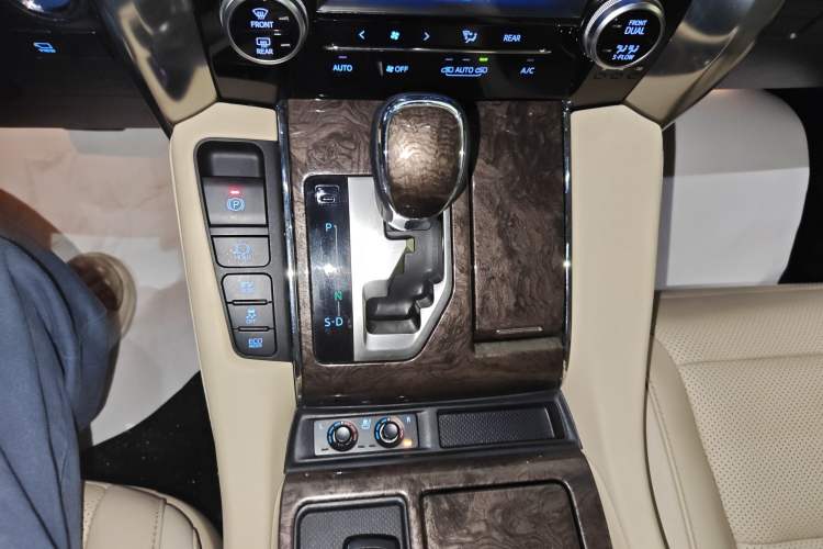 Used Toyota Alphard 2021 Dual-Motor 2.5L Premium Edition
