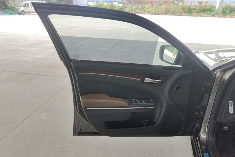 Used Chrysler 300C 2014 3.0L Excellence Edition
