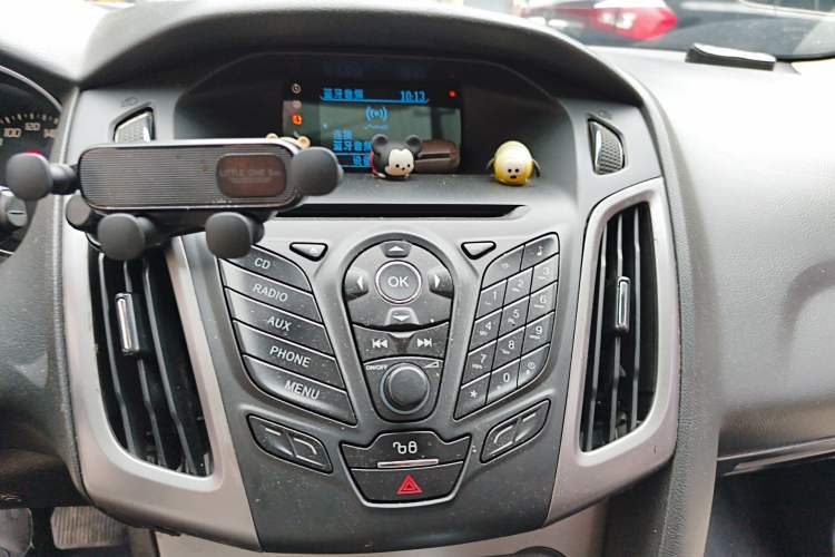 Used Ford Focus 2012 Hatchback 1.6L Automatic Fashion Edition Audio And AC Panel