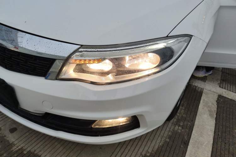 Used Qoros 3 2014 Sedan 1.6L Automatic Zhiyue Model Left Front Headlight