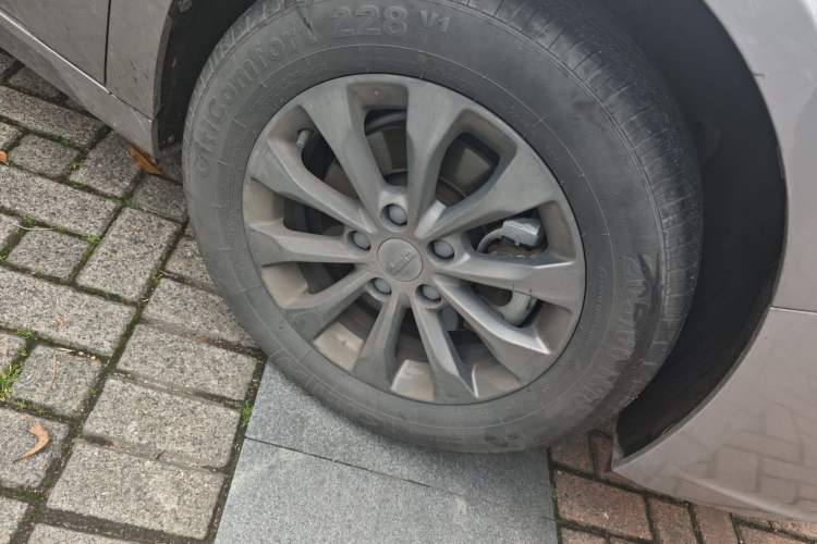 Used Geometry A 2022 Pro 430KM Commuter Edition Right Front Wheel Hub