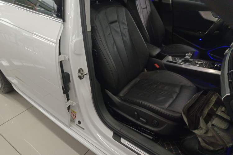 Used Audi A4L 2019 40 TFSI Fashion Version China V