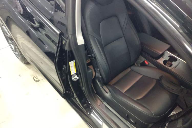 Used Tesla Model 3 2022 Rear-Wheel-Drive Version Right Front Seat