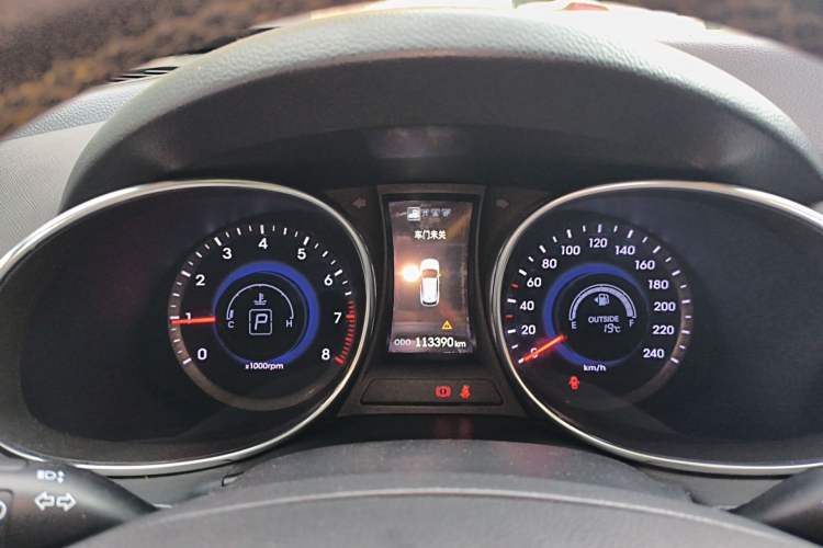 Used Hyundai Santa Fe 2013 2.4L Automatic Two-Wheel Drive Smart Version Instrument Cluster