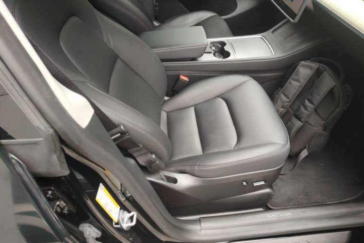 Used Tesla Model Y 2023 Long-Range All-Wheel-Drive Version
