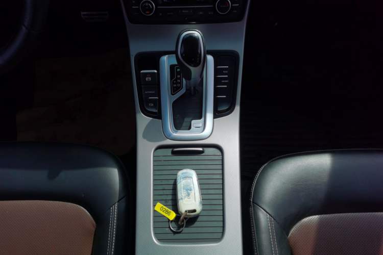 Used Geely Auto Emgrand GS 2018 Lingchao Edition 1.4T Automatic ZhenShang Smart Connectivity Model Gear Lever