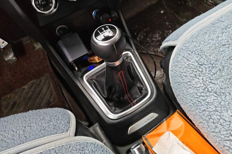 Used Brilliance V3 2016 1.5L Manual Comfort Model Gear Lever