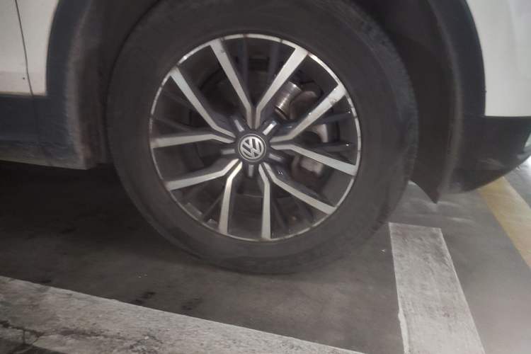 Used Volkswagen Tiguan L 2018 330TSI Automatic Two-Wheel Drive Luxury Edition Right Front Wheel Hub