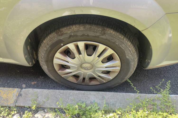 Used Buick Excelle 2015 1.5L Automatic Classic Model Right Front Wheel Hub