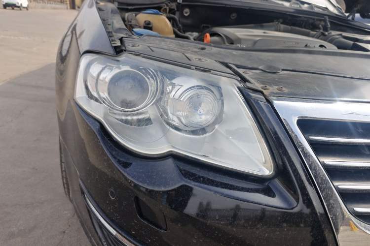 Used Volkswagen Magotan 2011 1.8TSI DSG Luxury Model Right Front Headlight