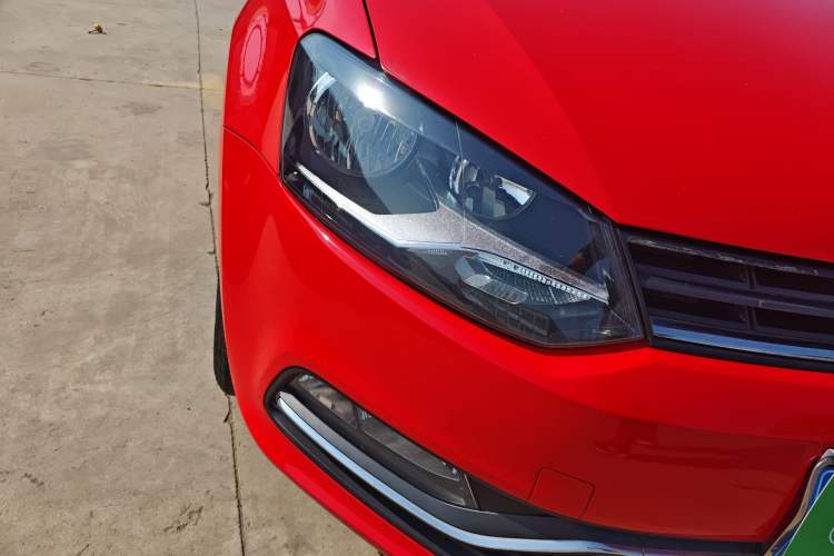 Used Volkswagen Polo 2016 1.4L Manual Fashion Model Right Front Headlight