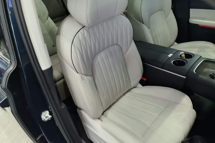 Used VOYAH Dream 2025 PHEV Four-Wheel-Drive Flagship Kunpeng Edition
