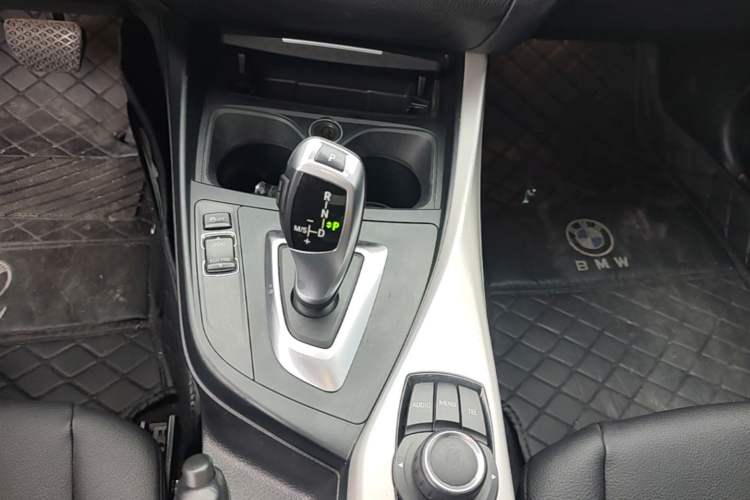 Used BMW 2 Series 2017 220i Convertible Coupe Leading Model
