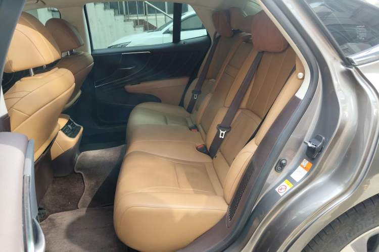 Used Lexus LS 2018 500h Excellence Edition China VI standard