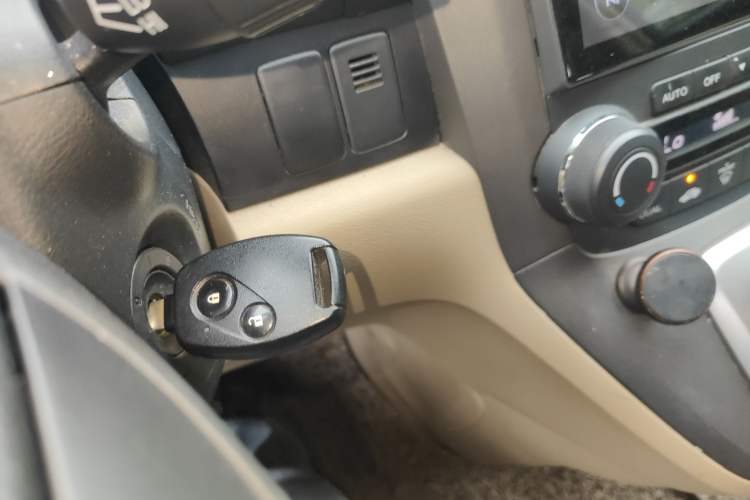 Used Honda CR-V 2010 2.4L automatic four-wheel drive luxury version Vehicle Key