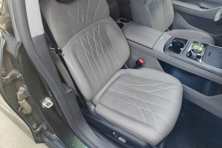 Used Geely Galaxy 8 2025 130km EM-P Starship Edition