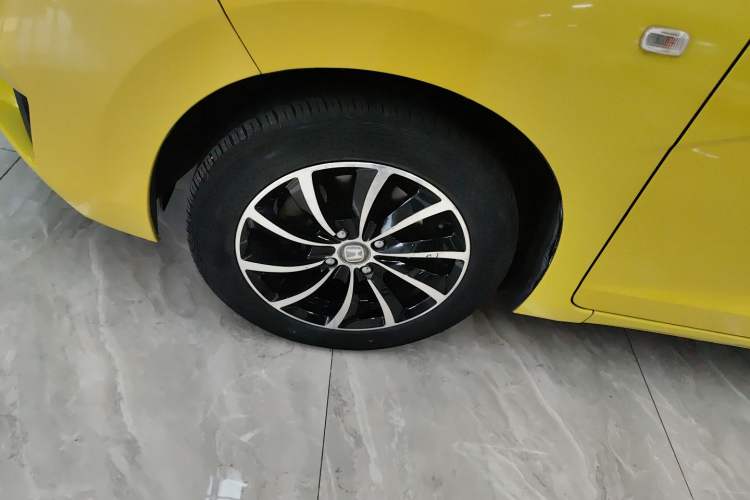 Used Honda Fit 2014 1.5L LX CVT Comfort Model Left Front Wheel Hub