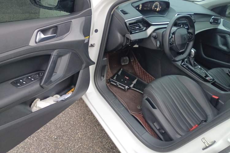 Used Peugeot 408 2022 1.6T Light-Chasing Edition
