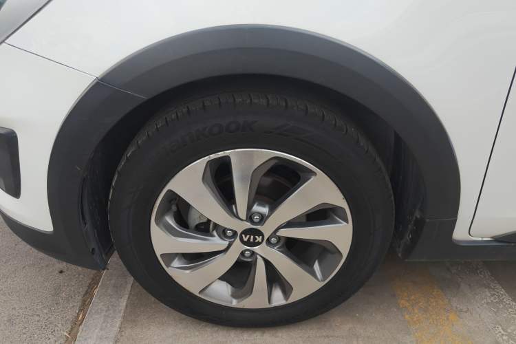 Used Kia KX Cross 2017 1.4L MT GLS Left Front Wheel Hub