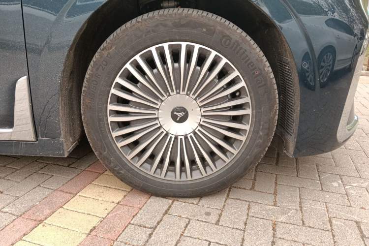 Used VOYAH Dream 2025 PHEV Four-Wheel Drive Prestige Kunpeng Edition