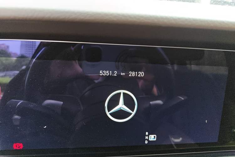 Used Mercedes-Benz E-Class 2023 E 300 L Luxury Model Odometer Close Up