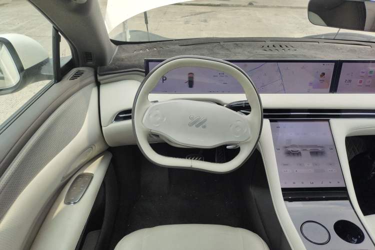 Used IM LS7 2023 100kWh Lux Rear-Drive Version