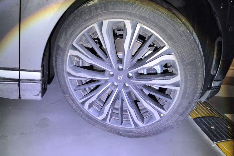 Used Dongfeng eπ eπ008 2026 Model Six-Seat Range-Extended Family Edition Right Front Wheel Hub
