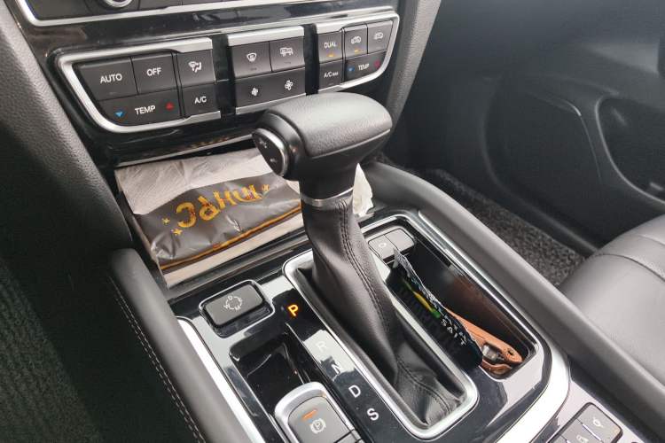 Used GAC Trumpchi GS7 2017 320T Two-Wheel-Drive Luxury Smart Connectivity Model
