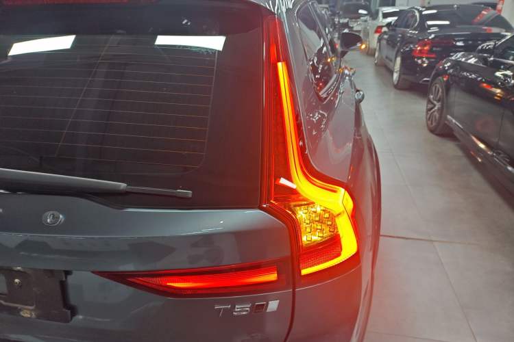 Used Volvo V90 2017 Cross Country T5 AWD Smart Range Edition