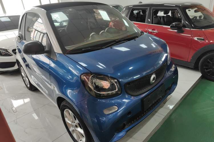 Used smart fortwo 2018 1.0L 52kW Hardtop Dynamic Version China V Front Right 45 Deg