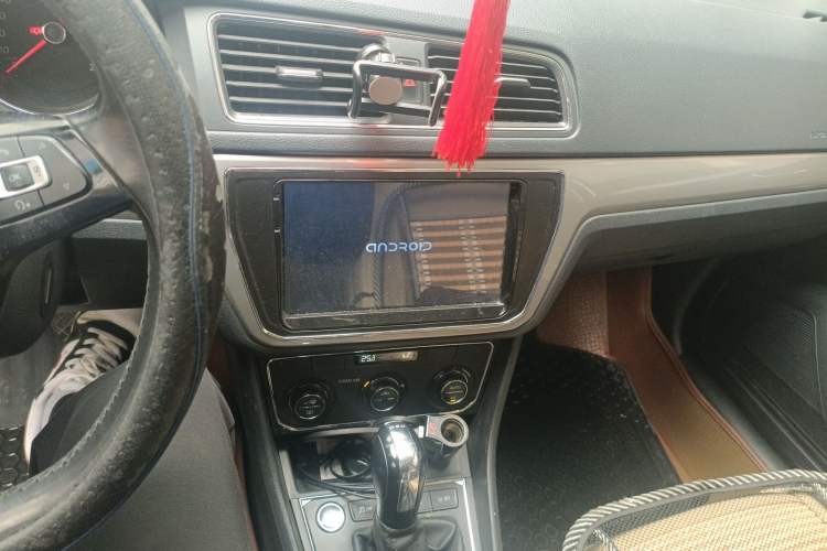 Used Volkswagen Lavida 2017 230TSI DSG Comfort Edition Audio And AC Panel