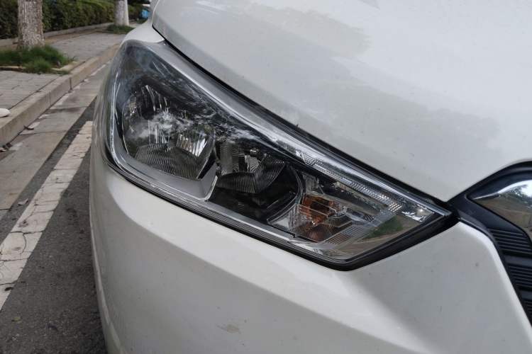 Used Nissan Kicks 2018 1.5L CVT Smart Connect Luxury Edition
