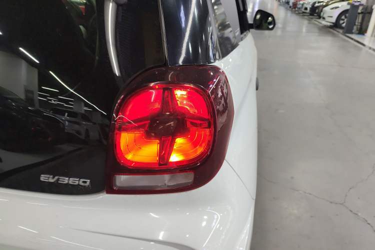 Used Roewe Clever 2021 302 km New Four-Seater Super-Efficient Version Exterior 3