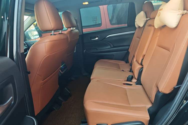 Used Toyota Highlander 2018 2.0T Four-Wheel Drive Knight Edition 7 Seats China VI Standard
