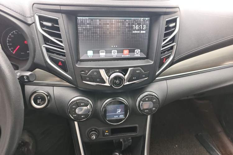Used BYD Song 2016 GaiShi Edition 1.5TI Manual Elite Model Audio And AC Panel