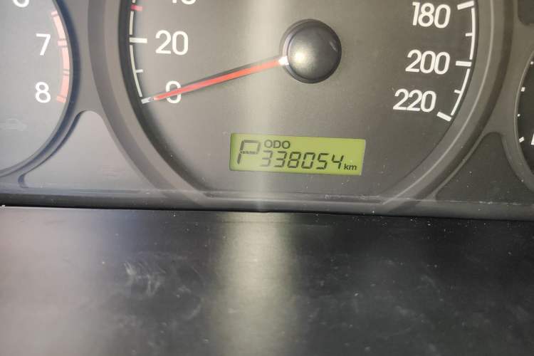 Used Hyundai H-1 Starex 2011 2.4L Luxury Edition Odometer Close Up