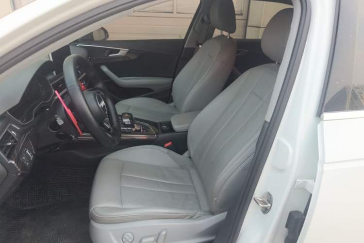 Used Audi A4L 2018 30th Anniversary Edition 40 TFSI Fashion Model
