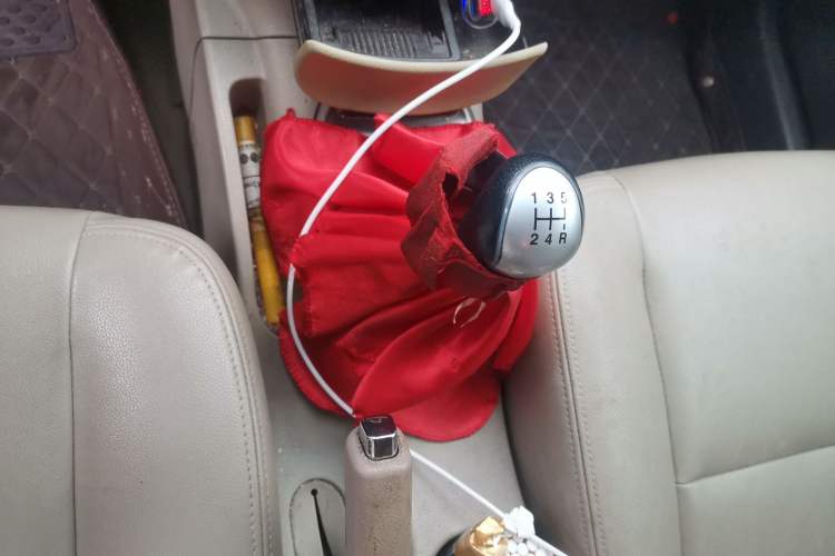 Used JAC Group Refine M2 2012 1.8L MT Business & Luxury 7-Seater