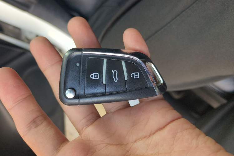 Used Kia K2 2012 Sedan 1.4L Automatic GLS Commemorative Edition
