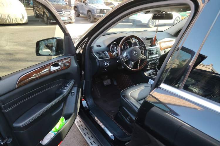 Used Mercedes-Benz M-Class 2014 ML 400 4MATIC Luxury Model