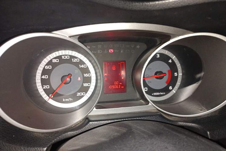 Used Land X8 2012 Explorer Edition 2.0T Diesel 4x2 Luxury Model Instrument Cluster