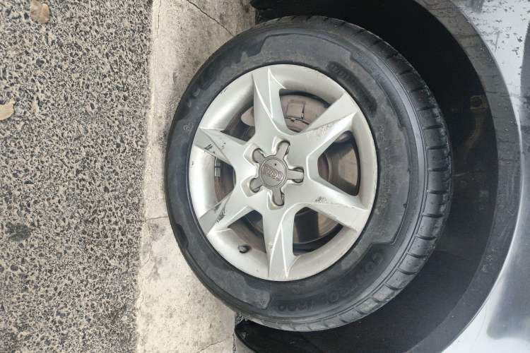 Used Audi A6L 2011 2.0 TFSI Automatic Standard Edition Right Front Wheel Hub