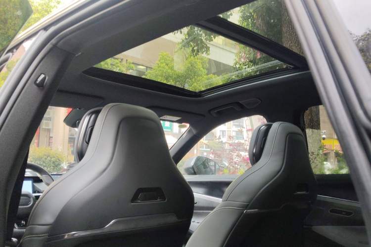 Used Lynk & Co 08 EM-P 2023 120km Long-Range Halo Headliner