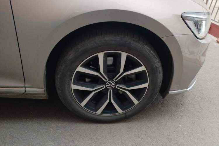 Used Volkswagen Magotan 2020 330TSI DSG Leading Model Right Front Wheel Hub